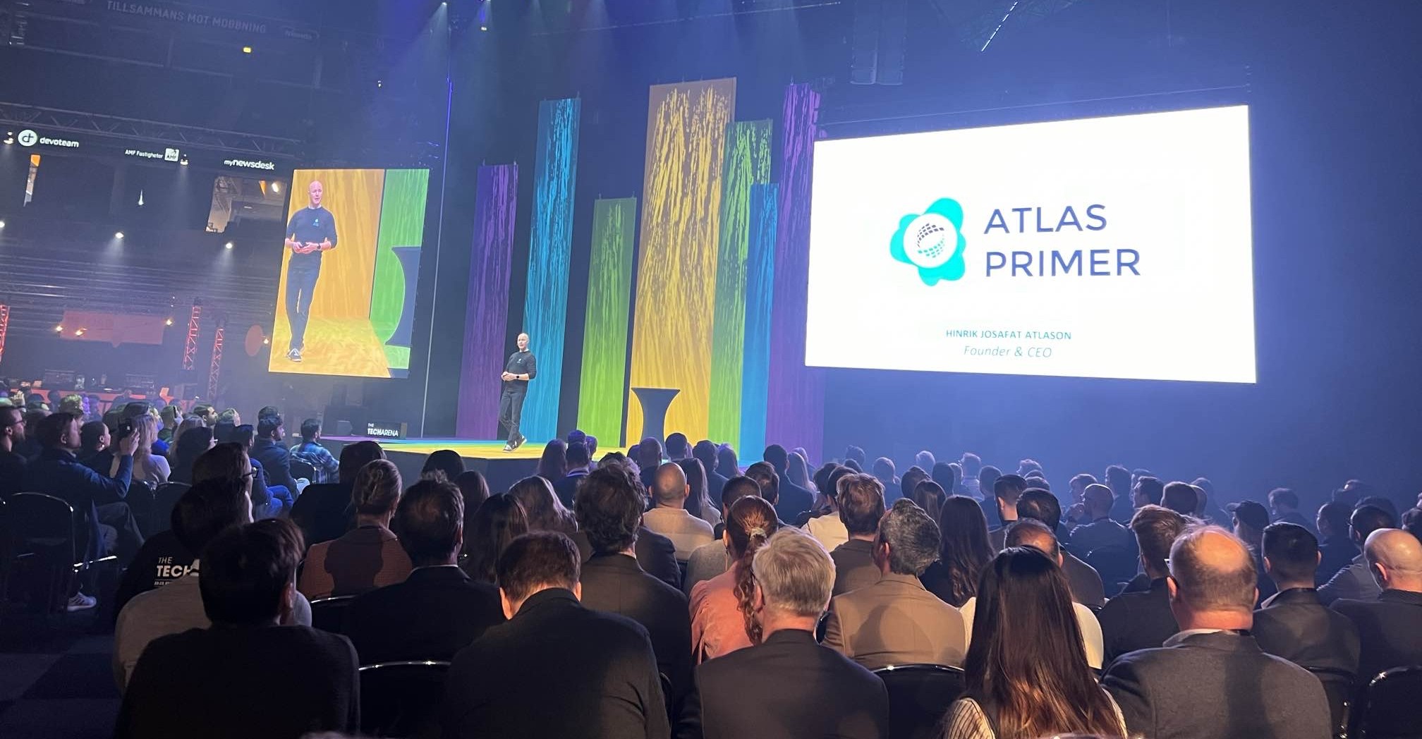 Hinrik Josafat Atlason presenting Atlas Primer on stage
